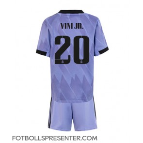Real Madrid Vinicius Junior #20 Bortatröja Barn 2022-23 Kortärmad (+ korta byxor)